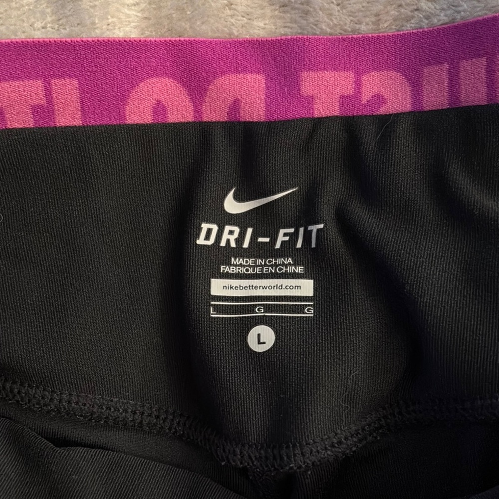 Nike Black and Pink Women's Capris - Picture 3 of 5